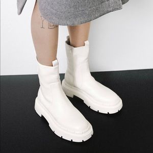 ✨NWT Zara low heeled lug sole ankle boots